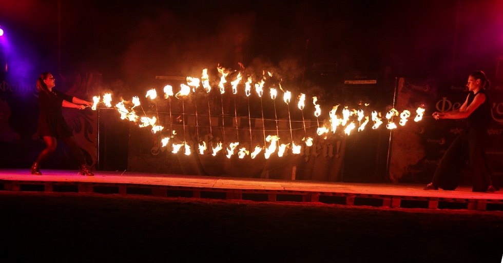 фаер-шоу на фестивале огня Феникс